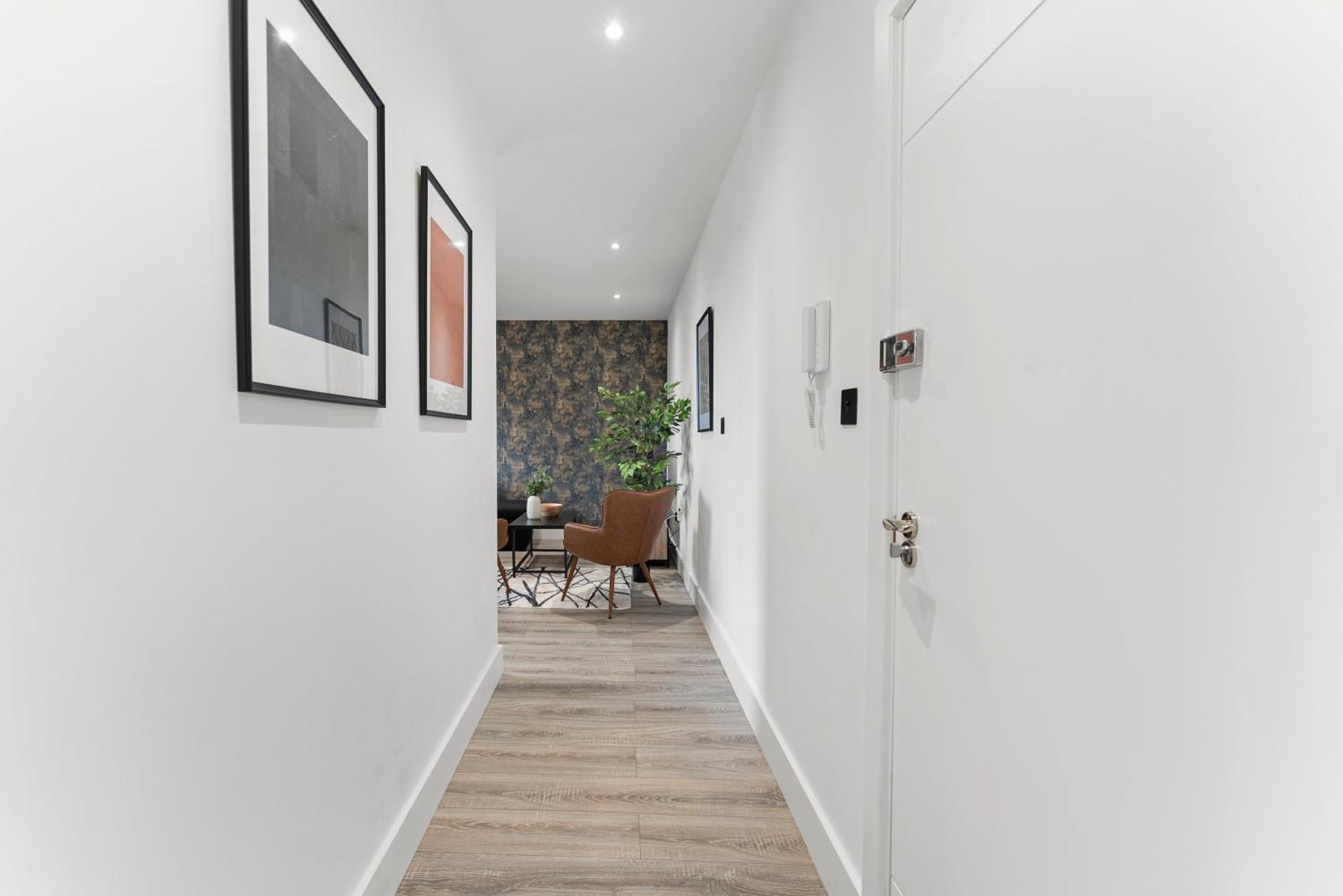 Stylish Two-Bedroom Flat In NWI Eksteriør bilde